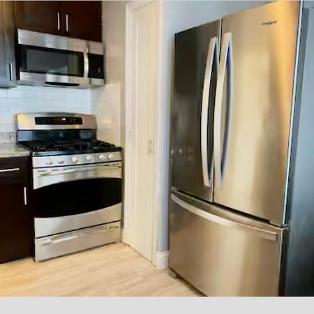 Cozy, Upstairs Apartment Pets Welcome With Fee Family Friendly Close To Everything Cleveland Exteriör bild