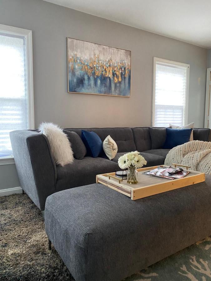 Cozy, Upstairs Apartment Pets Welcome With Fee Family Friendly Close To Everything Cleveland Exteriör bild