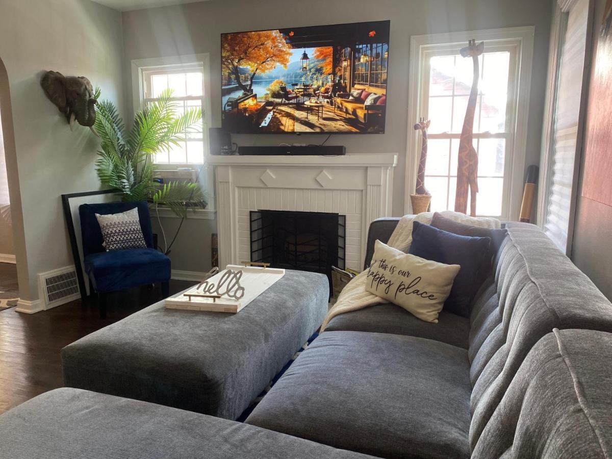 Cozy, Upstairs Apartment Pets Welcome With Fee Family Friendly Close To Everything Cleveland Exteriör bild