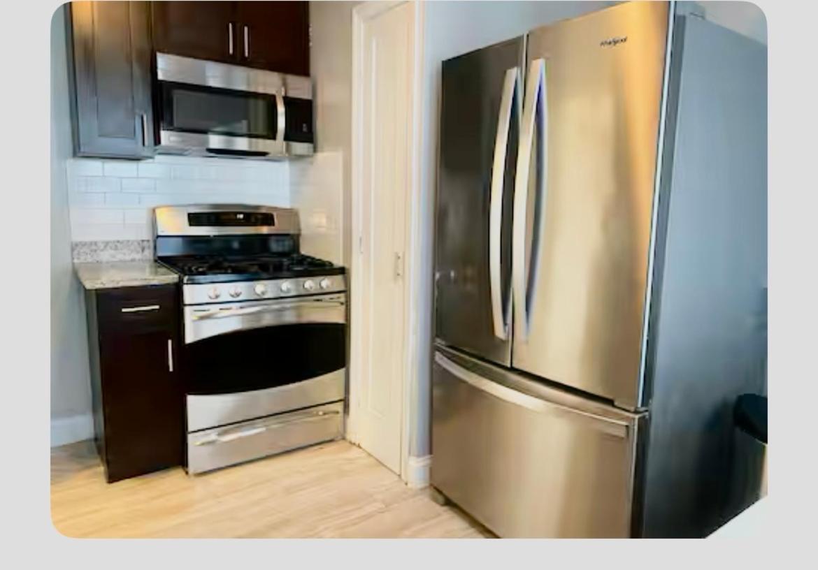 Cozy, Upstairs Apartment Pets Welcome With Fee Family Friendly Close To Everything Cleveland Exteriör bild